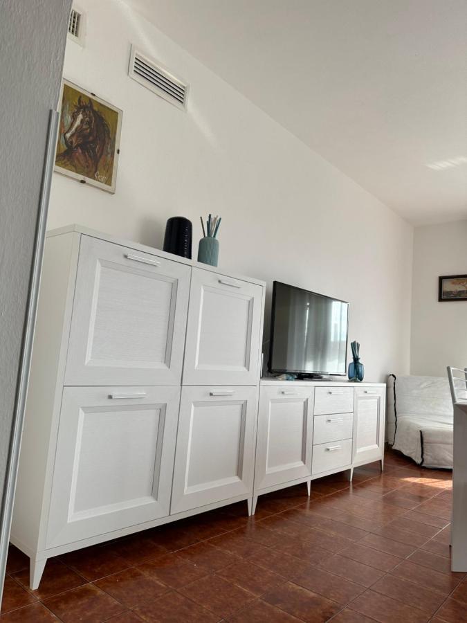 Residenza M.E.M. La Maddalena Apartment La Maddalena  Bagian luar foto