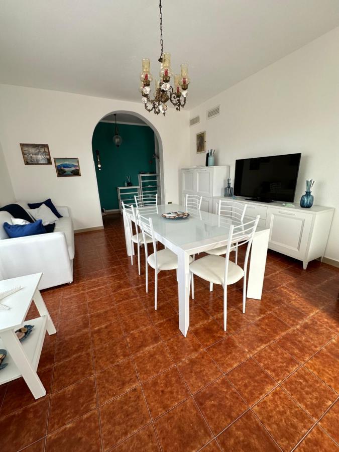 Residenza M.E.M. La Maddalena Apartment La Maddalena  Bagian luar foto